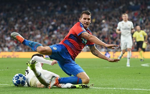 Federico Valverde putting in a crunching challenge for Real