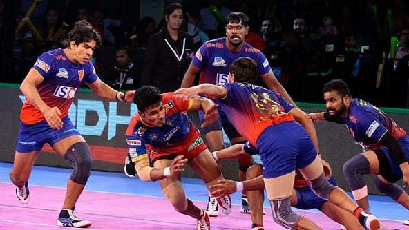 Shrikant Jadhav during an escape. Picture Courtesy: ProKabaddi.Com