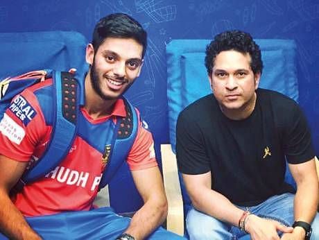 Though Chirag did not get an opportunity to play, he did not miss out on a selfie with Sachin