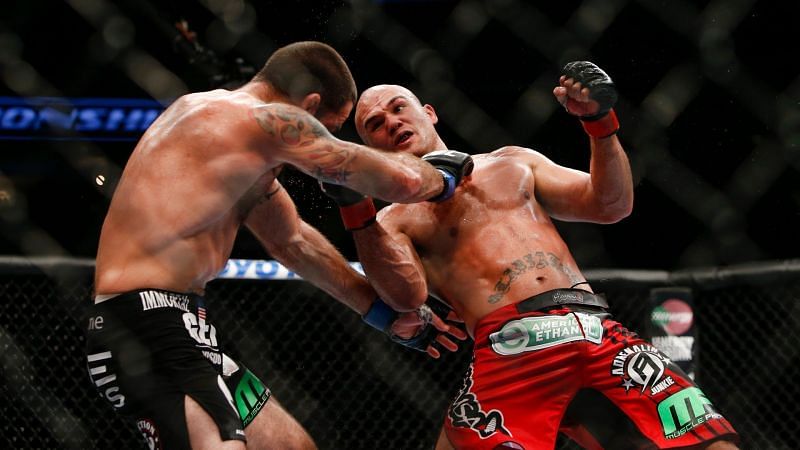Robbie Lawler smashes Carlos Condit with an uppercut