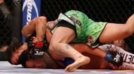 Raquel Pennington's bulldog choke of Ashlee Evans-Smith was savage