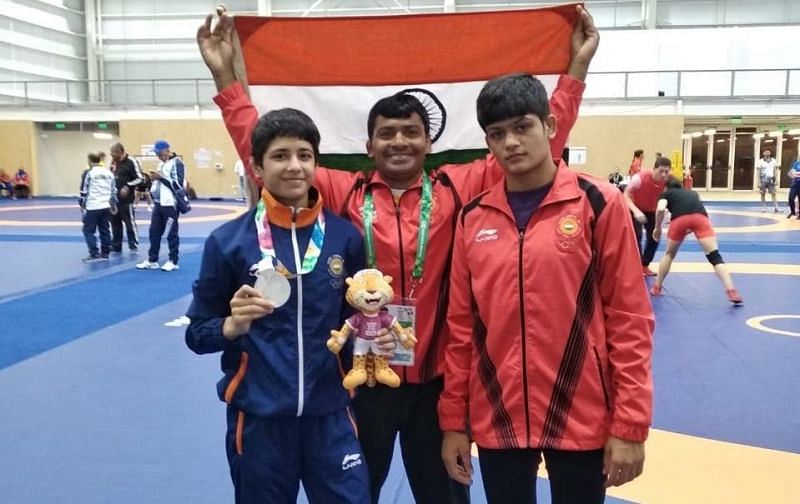 YOG Silver medalist, Simran along with fellow player Mansi and Coach, Ram Pawar