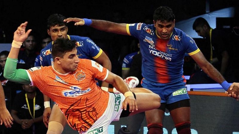 Can Nitin Tomar lead the Puneri Paltan to victory against a strong Gujarat defense?