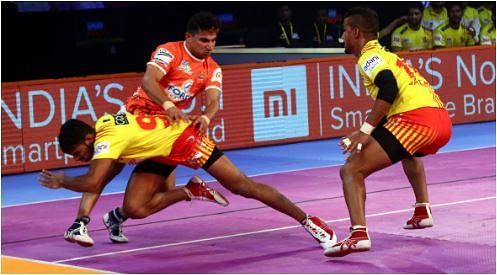 प्रो कबड्डी 2018: गुजरात फॉर्च्यूनजायंट्स ने पुनेरी पलटन को 34-28 से हराया
