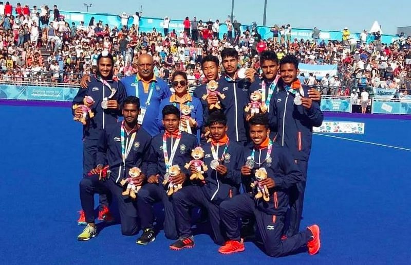 Indian U-18 Men&#039;s Hockey Team pose with their Silver Medal