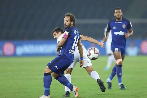 Inigo Calderon dealt with situations very well to keep the opponent attackers at bay (Image Courtesy: ISL)