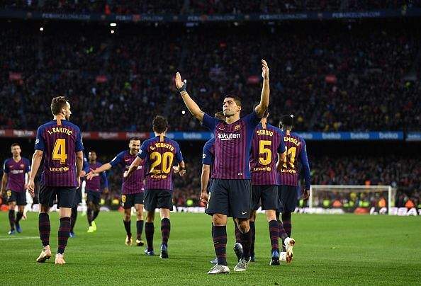 Barcelona players celebrate Suarez&#039;s hat-trick during their 5-1 thrashing over Real Madrid