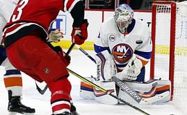 Lee leads Islanders past Hurricanes, 2-1