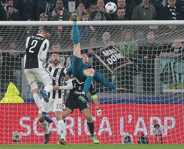 Ronaldo netting a bicycle goal in his Juventus v Real Madrid UCL game