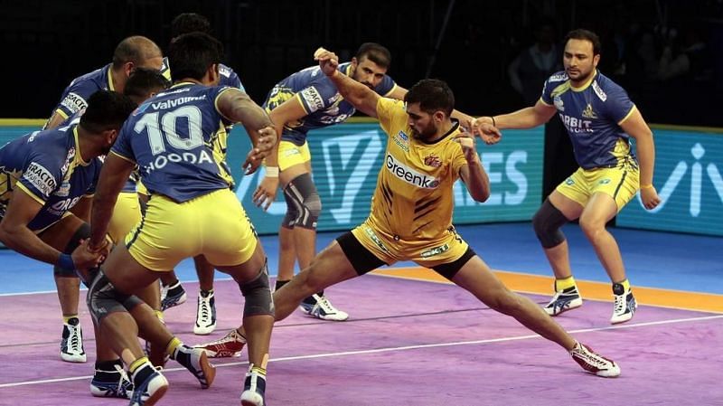 Rahul Chaudhari in action against the Thalaivas&#039; defence.