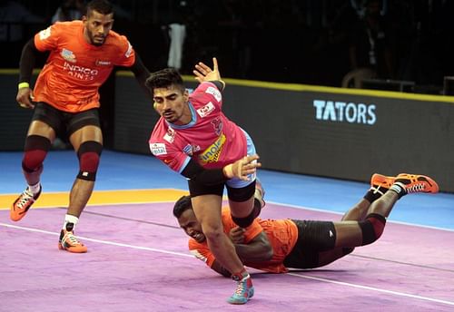 A crucial tackle on Nitin Rawal swung the game Mumbai's way in the end