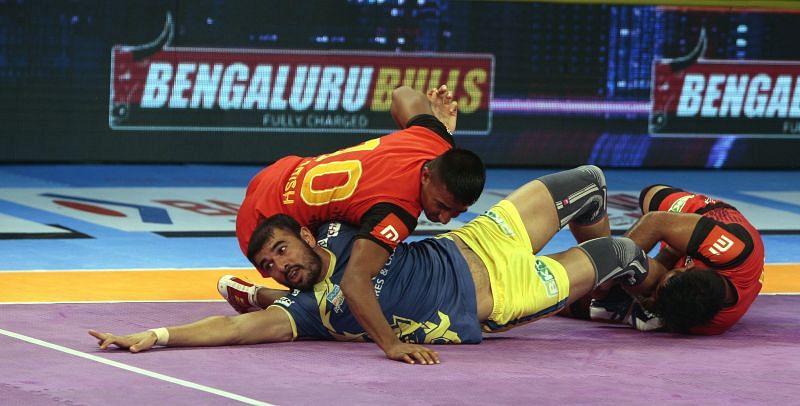 Ajay Thakur failed on two big raids to give away Super Tackles to the Bulls