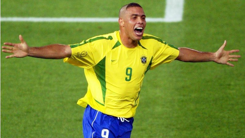 Ronaldo Brasil Home Kit 2002 Nazario brazil R9 - Roblox