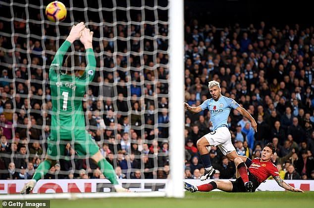 De Gea should have been saved Aguero&#039;s goal, that went straight through his gloves (IMAGE: Dailymail)