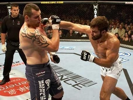 Andrei Arlovski rocks Tim Sylvia with a right hand in the main event