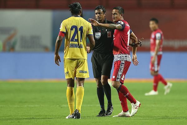 This season has already produced some exciting on-field player battles (Image Courtesy: ISL)