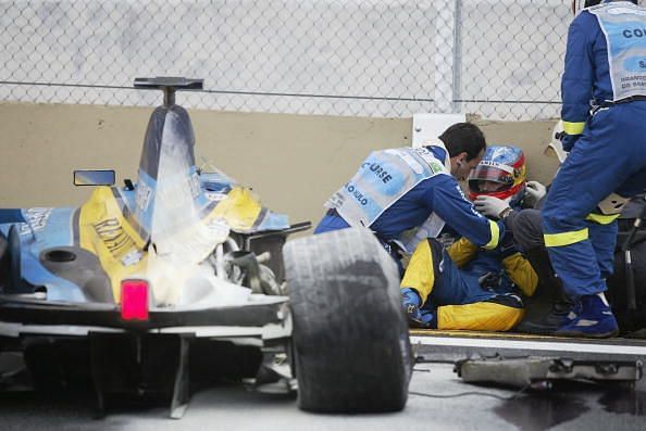 Fernando Alonso had to receive treatment at trackside for a crash fifteen years ago.