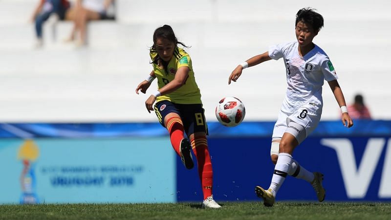 Colombia&#039;s Sara Mart&Atilde;&shy;nez in action against Korea&#039;s Kim Ye-Eun in white (Image courtesy: FIFA)