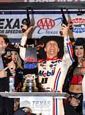 Harvick earns his shot at NASCAR Cup title with win at Texas