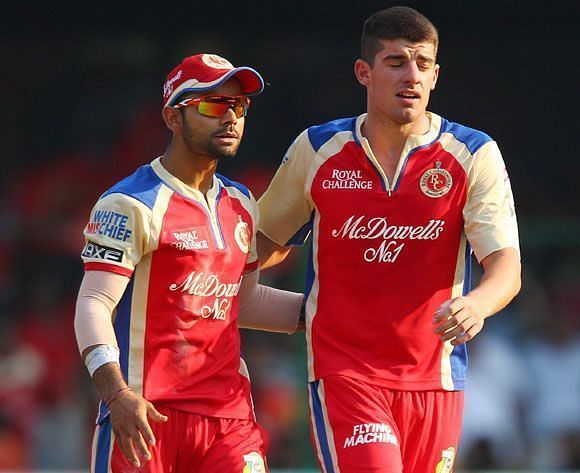 Moises Henriques with Virat Kohli