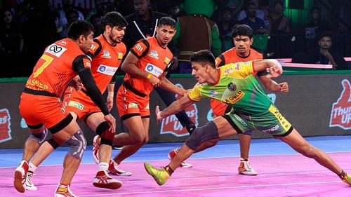 Manjeet during a raid attempt. [Picture Courtesy: ProKabaddi.com]