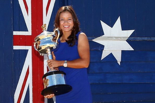 Li Na with the Australian Open 2014 trophy