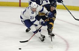 Hutton stops 29 shots in Sabres' 2-1 win over Lightning