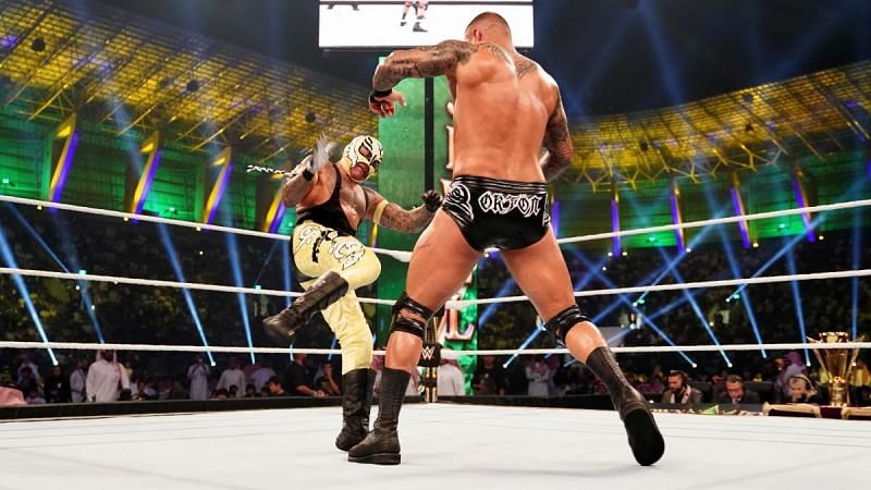 Orton and Mysterio set the tone for the night