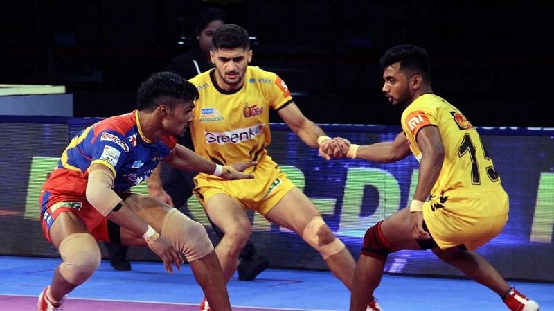 Shrikant Jadhav in action. [Picture Courtesy: ProKabaddi.com]