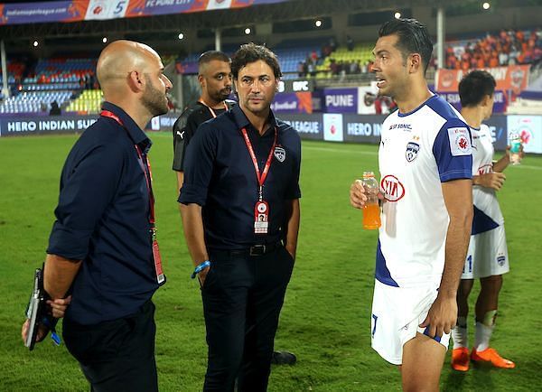 Zaragoza expects nothing but professionalism from his players [Image: ISL]