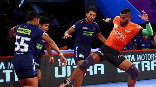 Siddharth Desai in a raid. [Picture Courtesy: ProKabaddi.com]