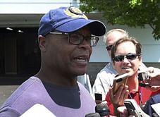 Singletary talks playing, coaching from high school to NFL