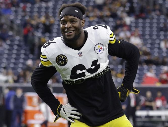 Steelers RB Le'Veon Bell refuses to sign tag, out for 2018