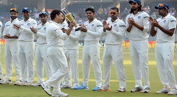 Sachin Applauded By His Teammates