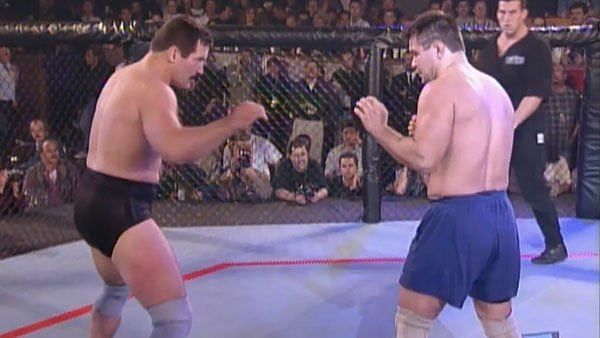 Dan Severn contests the Ultimate Ultimate 1995 Final versus Oleg Taktarov