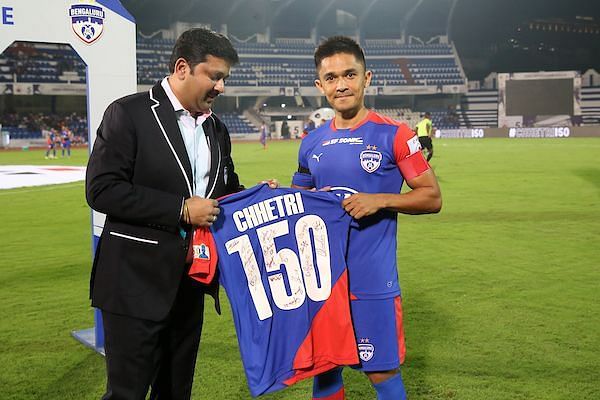Sunil Chhetri receives a commemorative Bengaluru FC shirt on his 150th appearance [Image: ISL]