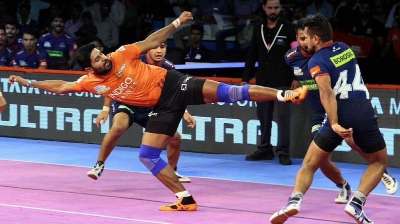 Rohit Baliyan in action. [Picture Courtesy: ProKabaddi.com]