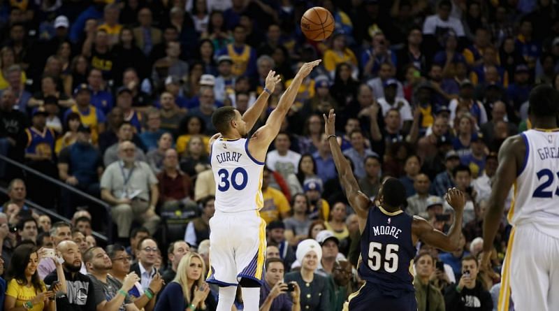 Curry made NBA-record 13 three-pointers