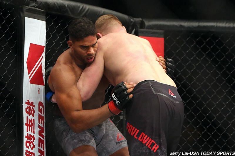 Alistair Overeem operating in the clinch position during his fight against Sergey Pavlovich at UFC Beijing (Image Courtesy: USA TODAY SPORTS)
