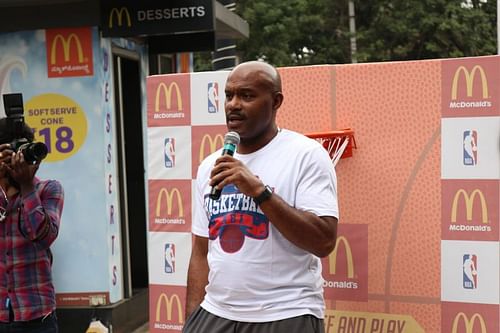 Tim Hardaway Sr speaking at Lido Mall, Bangalore. Photo by John Dalton/Sportskeeda