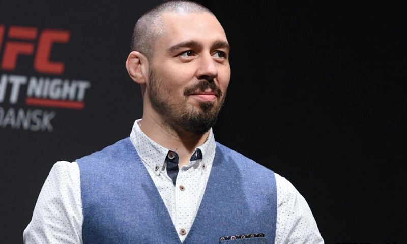 Using knowledgeable fighters like Dan Hardy on colour commentary allows the UFC to have a superior broadcast team to Bellator