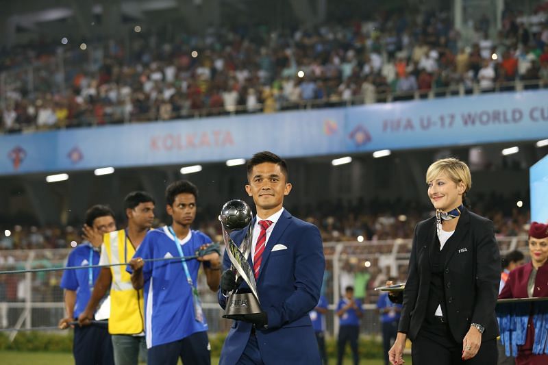 Sunil Chhetri carried the winners&#039; trophy of the FIFA U-17 World Cup 2017 India to the podium for final presentation