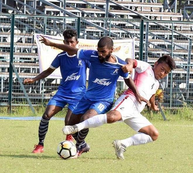 S Rajesh in action during the Santosh Trophy