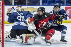 US beats Sweden, cruises into 4 Nations Cup title game
