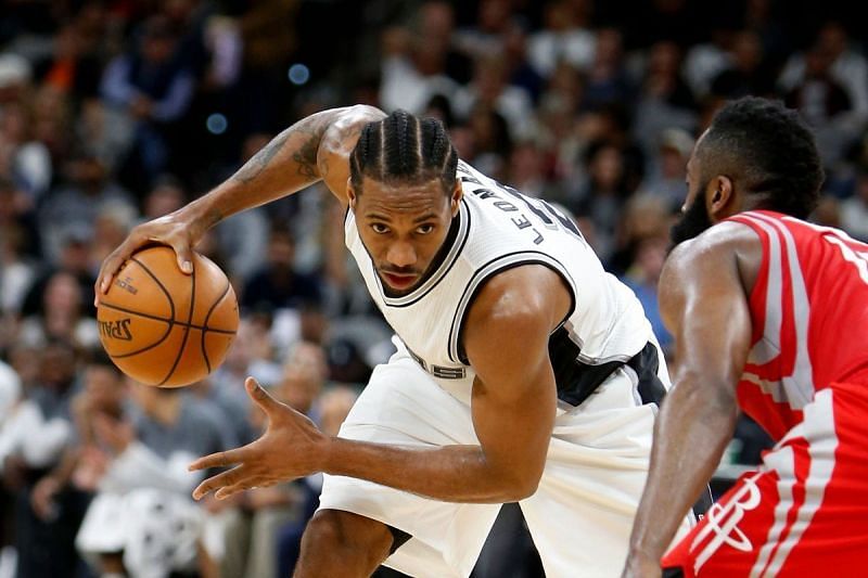 Kawhi Leonard drops season-high 43 points in dominant outing vs