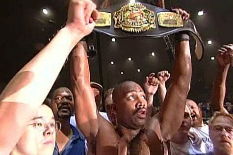 Maurice Smith shocks the world to become Heavyweight Champion at UFC 14