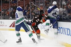 Getzlaf propels Ducks past Canucks 4-3, ending 3-game skid