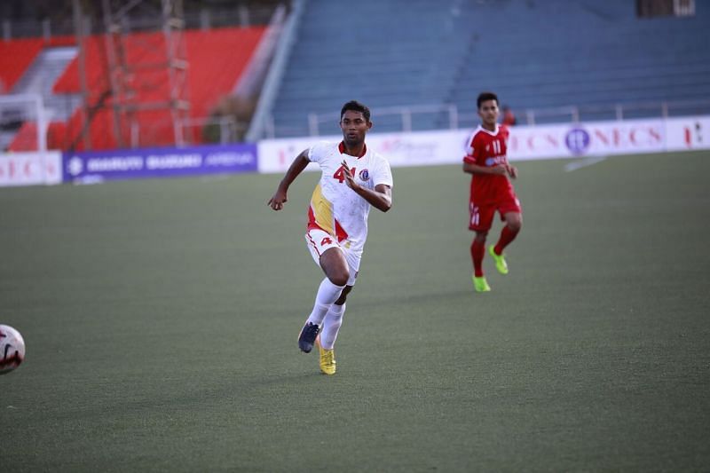 Manoj Mohammed was taken on for a ride by the Aizawl FC wingers