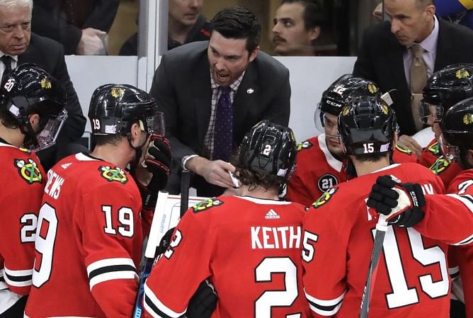 Blackhawks stop 8-game slide by topping Blues 1-0