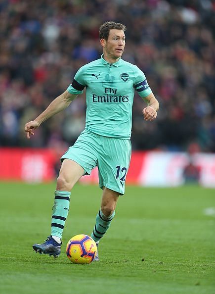 Lichtsteiner will play if Bellerin misses out